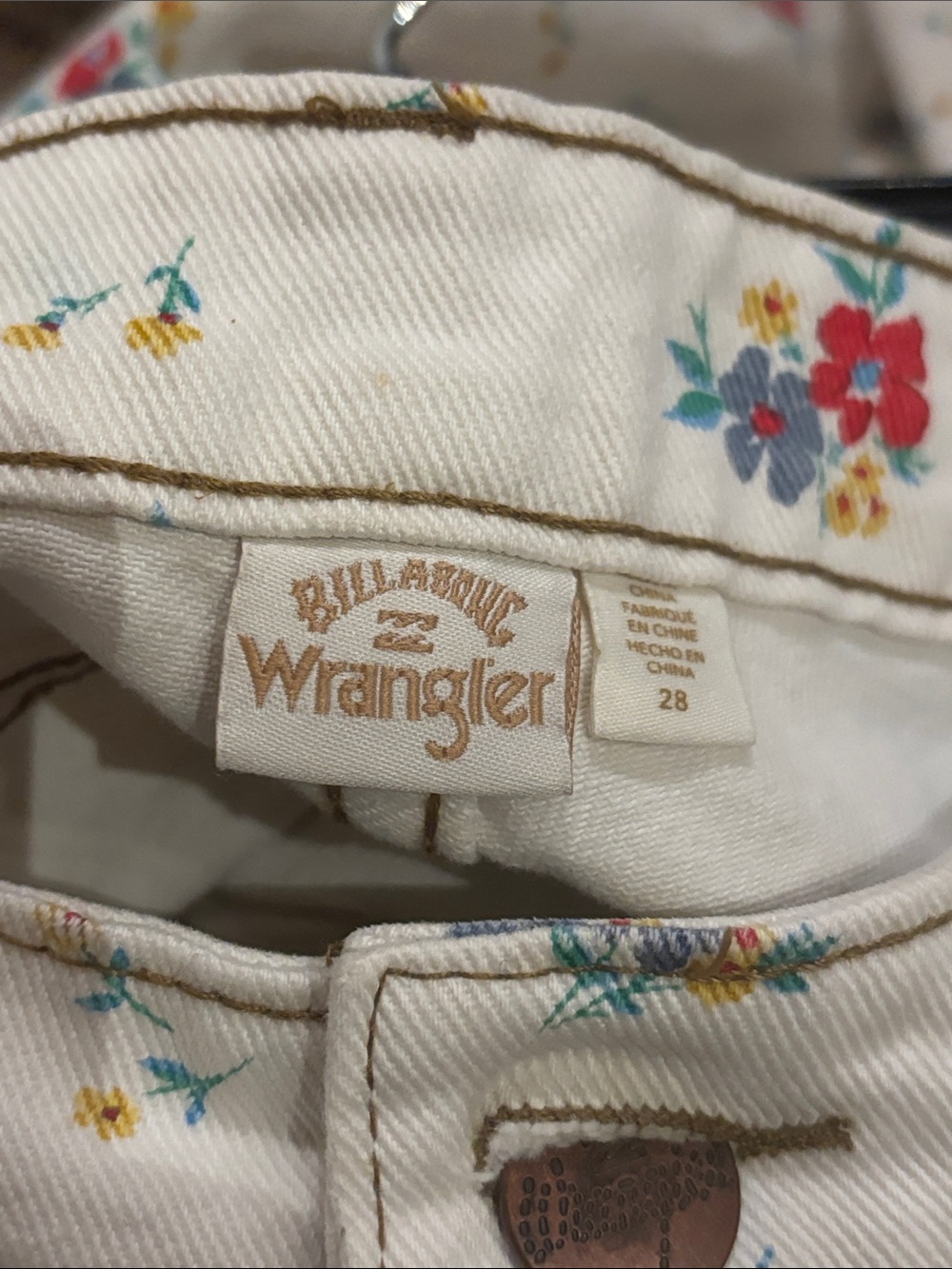 RARE Wrangler White Floral Straight Leg Jeans - Picture 11 of 15